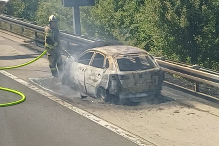 Požar automobila na autocesti kod Karlovca