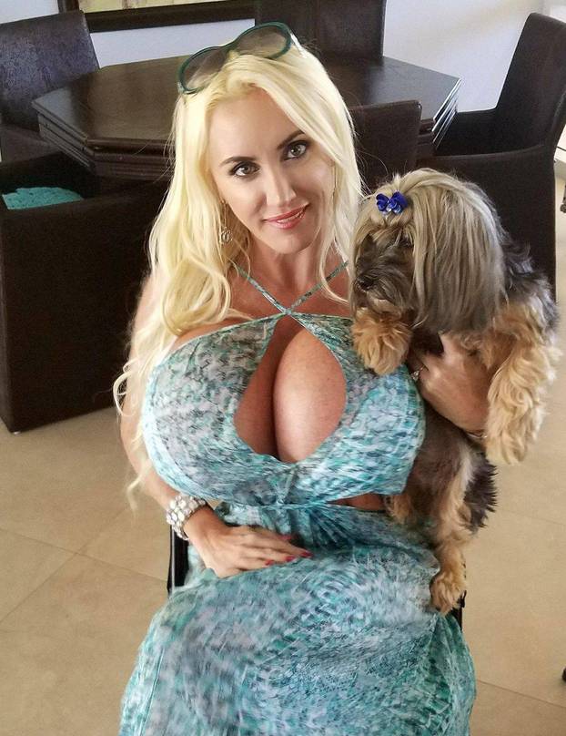 FOTO Zbog grudi je na meti: 'Agentica sam za nekretnine, a za brak mi nude milijun dolara'