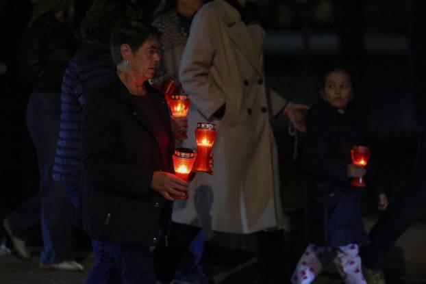 Škabrnja: Odavanje počasti poginulima paljenjem svijeća u Ulici 18. studenog 1991
