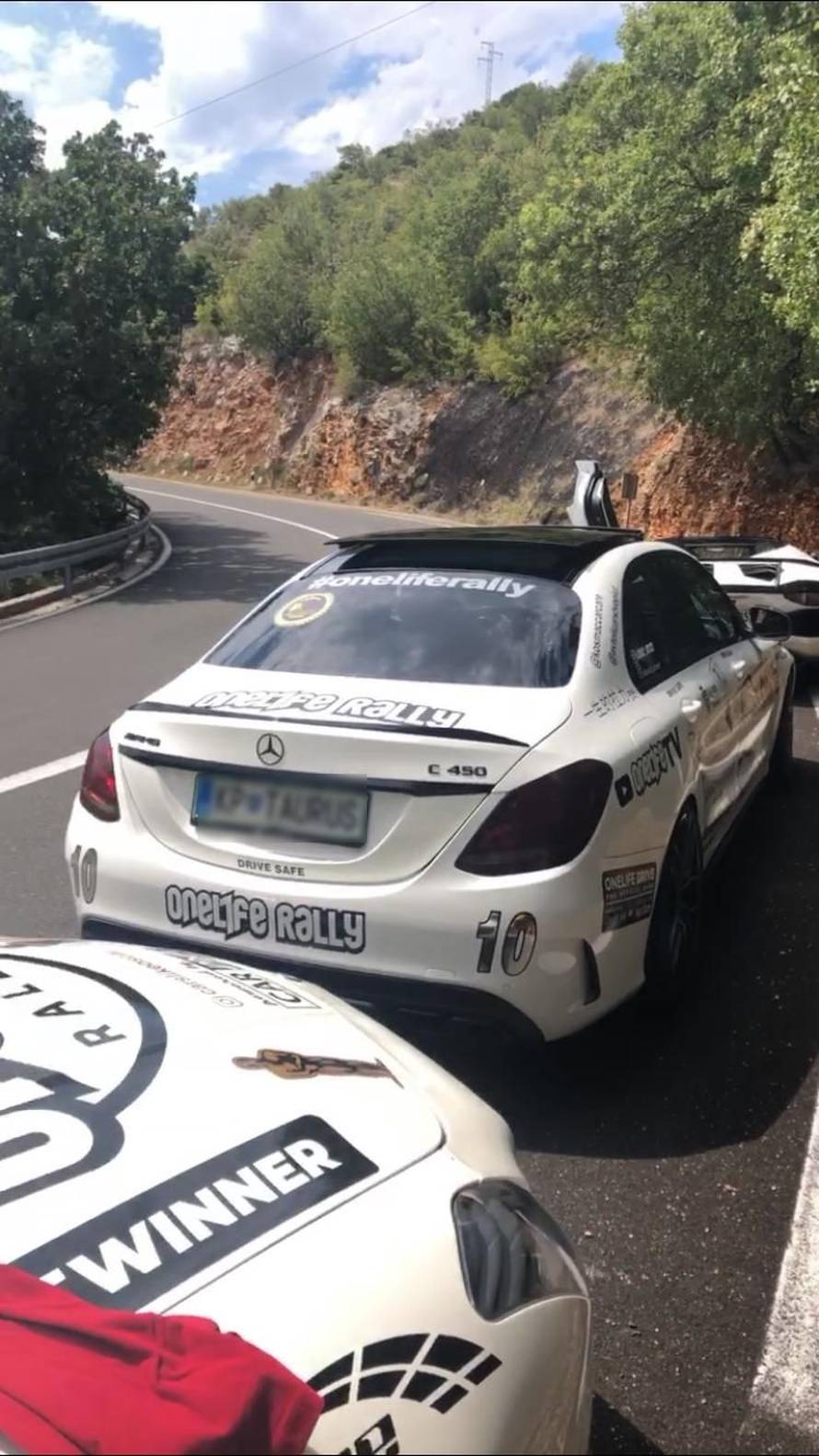 Sudar od par milijuna kuna: Čeh je skršio Ferrari kod Karlobaga