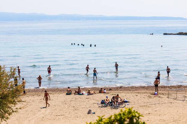 Posljednji dan prije popuštanja mjera na Bačvicama