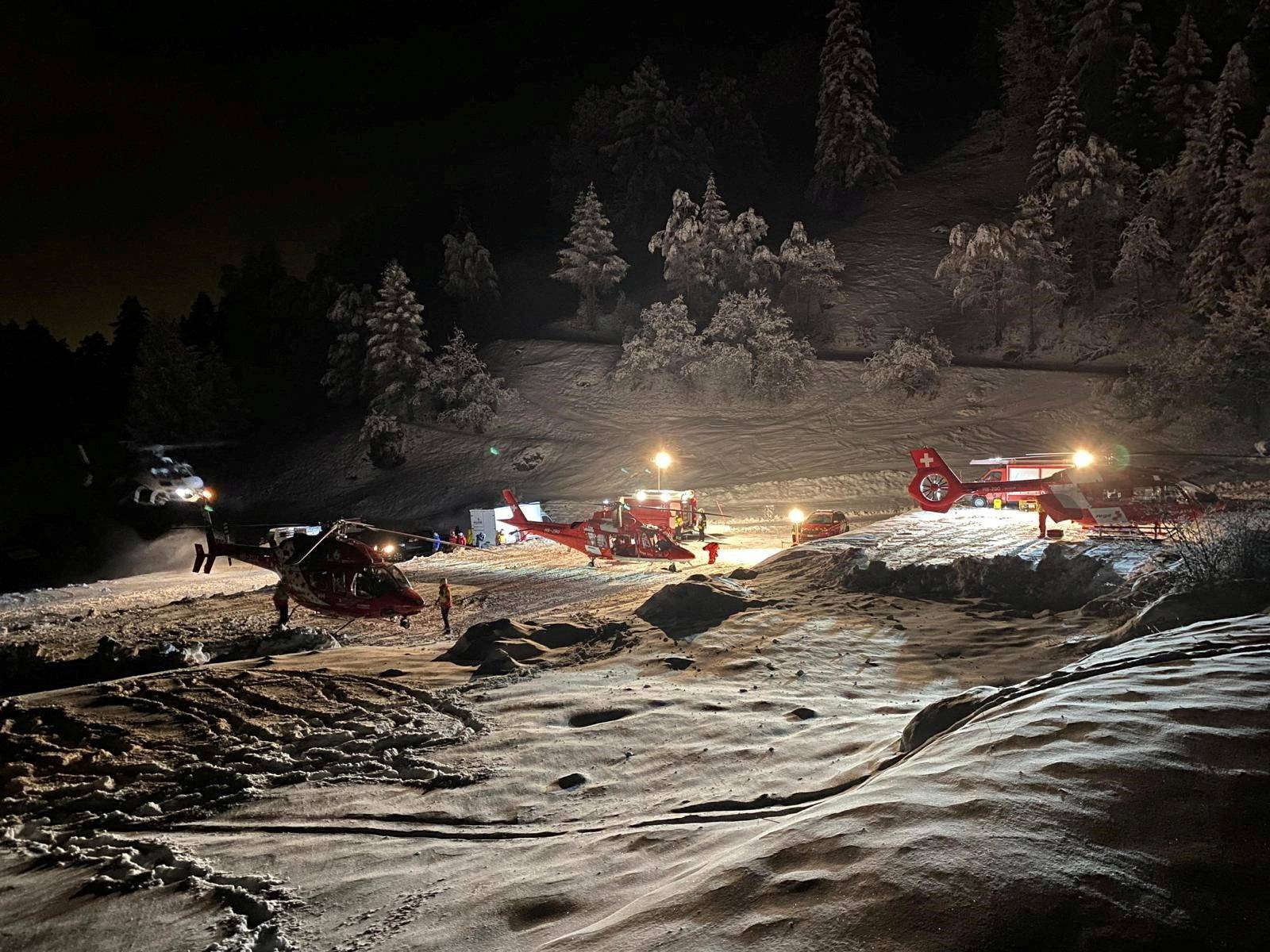 Rescue operation after six touring skiers went missing, in Evolene