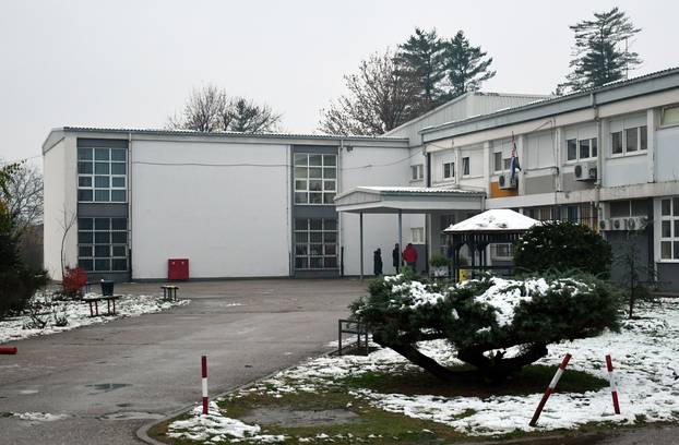 21.11.2025-. Sisak - OS Braca Ribar u cijoj se blizini danas dogodila pucnjava.