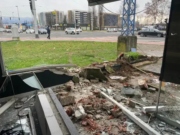 Policija pronašla muškarca (25) koji je u petak Golfom uništio poslovni prostor u Zagrebu