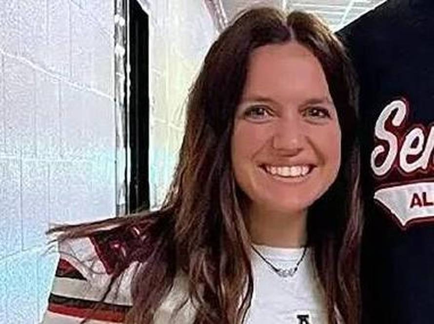 Profesorica  (25) spavala je s učenicima, govorila da voli da je dave i bičuju. Oni je ucjenjivali