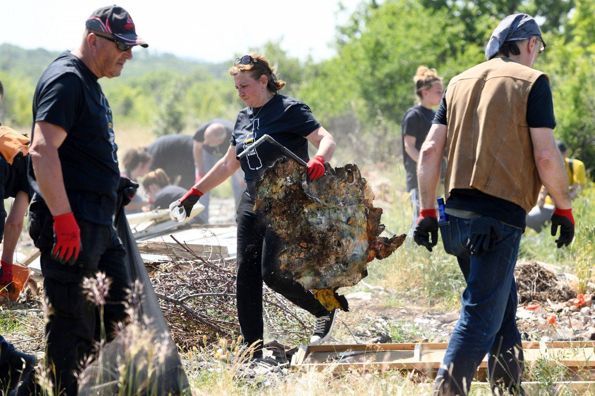 Stotine volontera očistilo više od 15 tona otpada na divljim odlagalištima u cijeloj Hrvatskoj