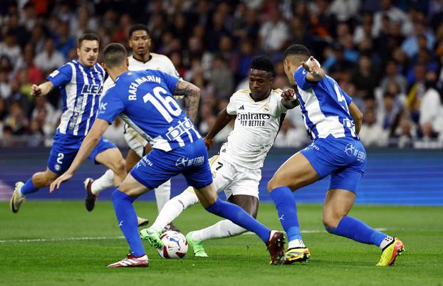 LaLiga - Real Madrid v Deportivo Alaves