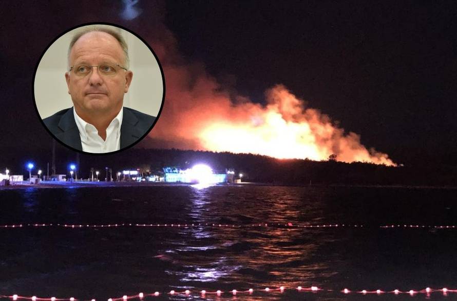 'Noć, puše bura, vatra bukti, a tisuće ljude treba evakuirati...'