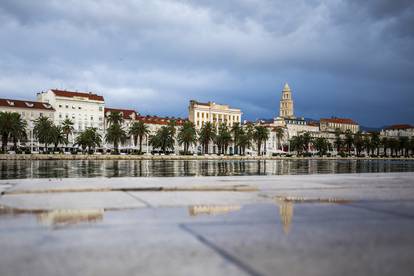 Ulice Splita nakon cjelodnevne jesenje kiše