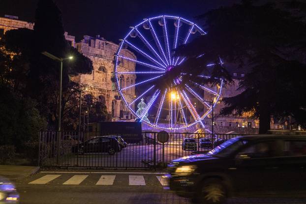 Pula: Podno Arene pokrenut panoramski kotač  koji je dio Adventa
