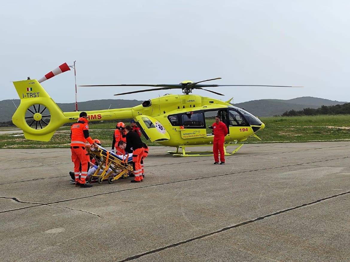 Prva intervencija helikopterske hitne medicine! Prijevoz mladog pacijenta s Lošinja u KBC Rijeka