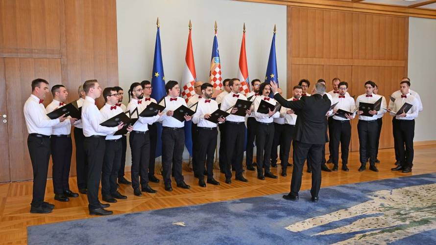 FOTO Milanović primio članove Akademskog muškog zbora FER