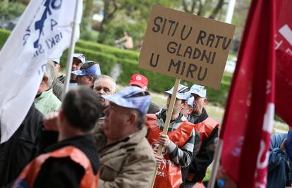 Prosvjed radnika iz Karlovca: 'Smijenite neposobnu upravu'