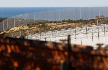 Za kontroverzni zid na granici s Meksikom 1,6 milijardi dolara