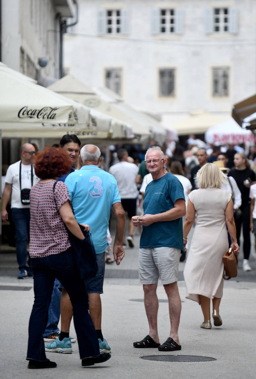 Sinj: Okupljanje ljudi u Sinju uoči 310. Sinjske alke