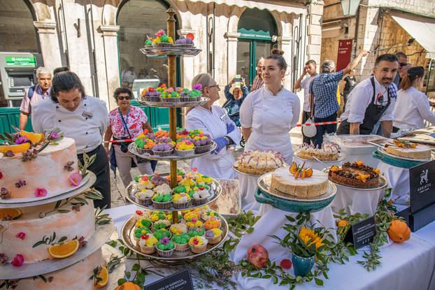 Dubrovnik: Nakon dvije godine pauze na Stradunu je održana Dubrovačka trpeza