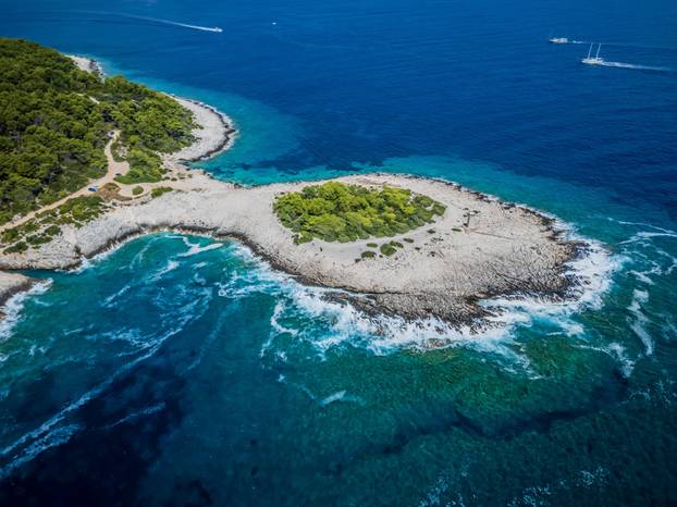 Poluotok Ražnjić na Korčuli snimljen iz zraka 