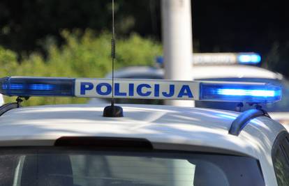 Policija zaustavila mladića (20) kod Dubrovnika, suvozač (21) za to vrijeme šmrkao kokain