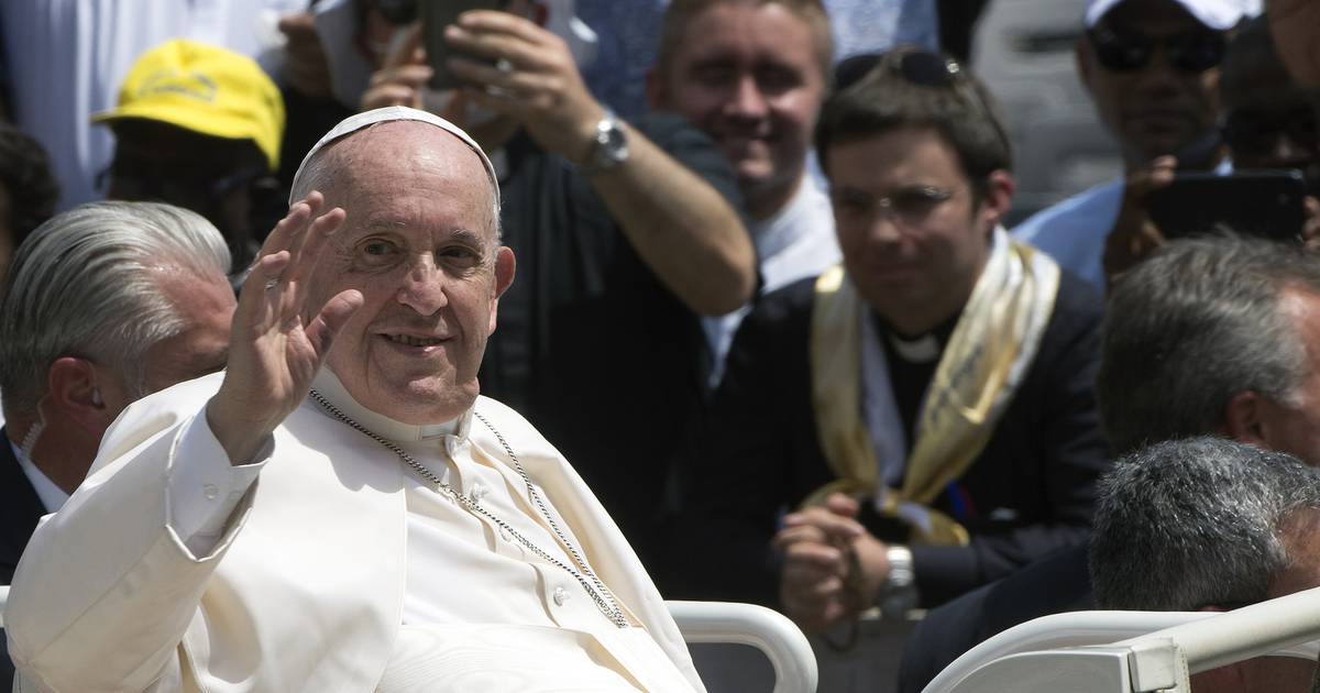 Pope Francis celebrates 87th birthday with a circus performance at the celebration