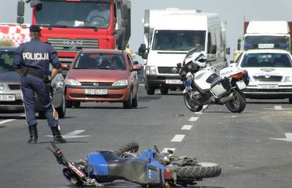 Split: Srušio motociklista (21) i ostavio ga na cesti