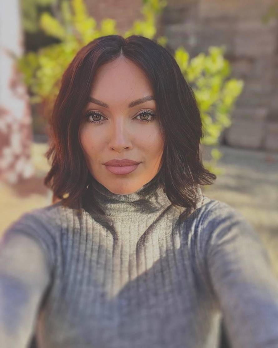 Nina Badrić je opet posjetila Međugorje: Do vrha se popela u ležernom izdanju i zagrlila križ