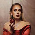 Adele najavila novi video spot fotografijom u glamuroznoj crvenoj haljini: 'Nikad ljepša!'