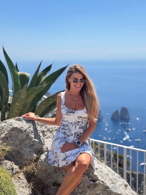 FOTO Prvu damu Hajduk TV-a ni gips nije zaustavio u teretani