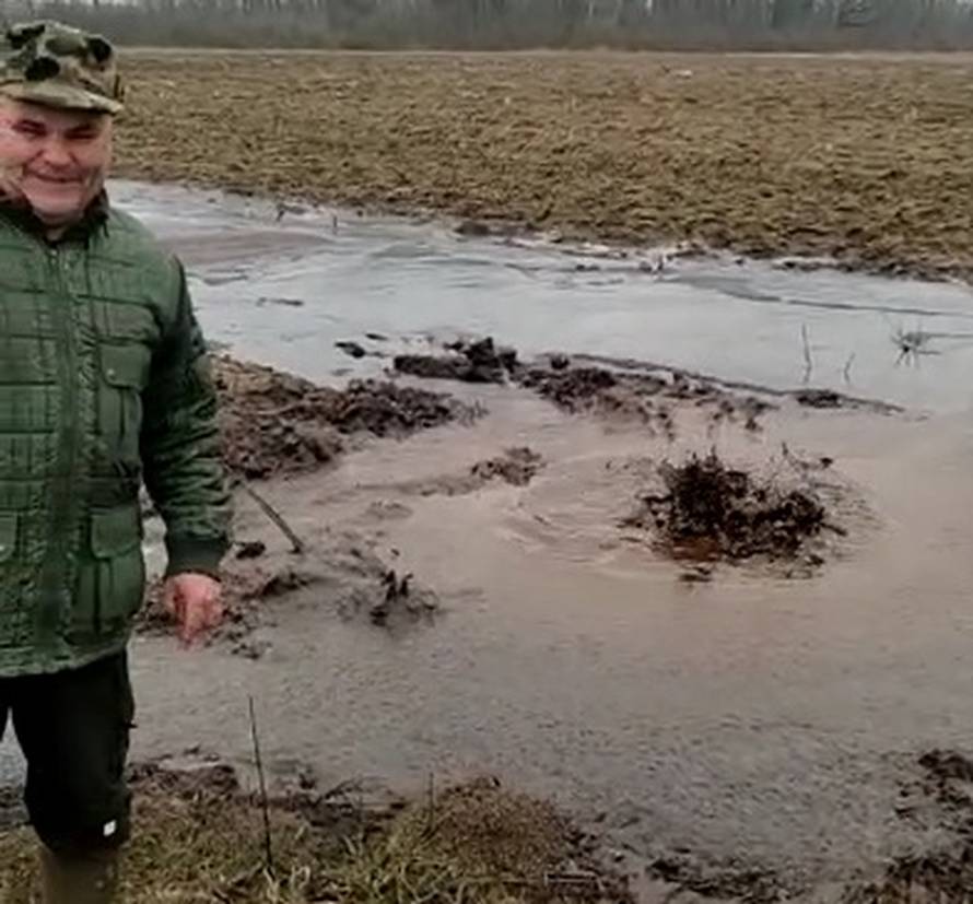 Pogledajte kako nafta izbija iz polja kod Zagreba: 'Ljudi, ovo je mali Kuvajt! Nije montaža'