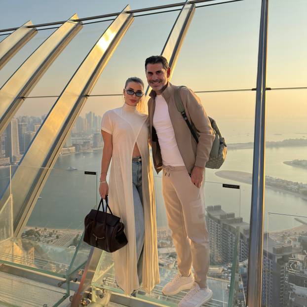 FOTO Naša prekrasna novinarka zaljubila se u ikonu Reala. Brak im je kao iz bajke, dobili i sina