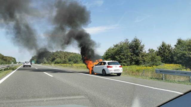 Automobil se zapalio na A4 kod Sesveta, nema ozlijeđenih