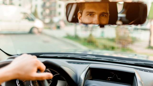 Način na koji držite volan dok vozite određuje kakva ste osoba