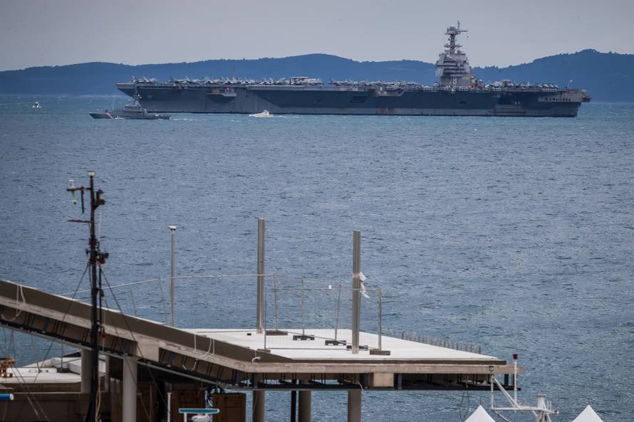 Odlazak nosača zrakoplova USS Gerald Ford iz akvatorija Splita