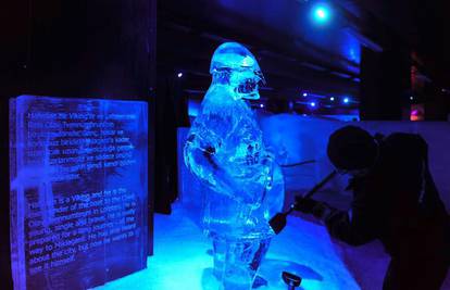 Plave skulpture od leda oduševile posjetitelje