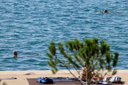 FOTO Pohrlili na plaže u Zadru i Omišu, govore: 'Vratilo se ljeto'