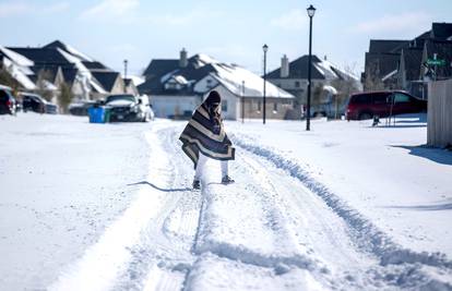 Snijeg i led u Americi: Milijuni bez struje na polarnoj hladnoći, preminulo već preko 30 ljudi