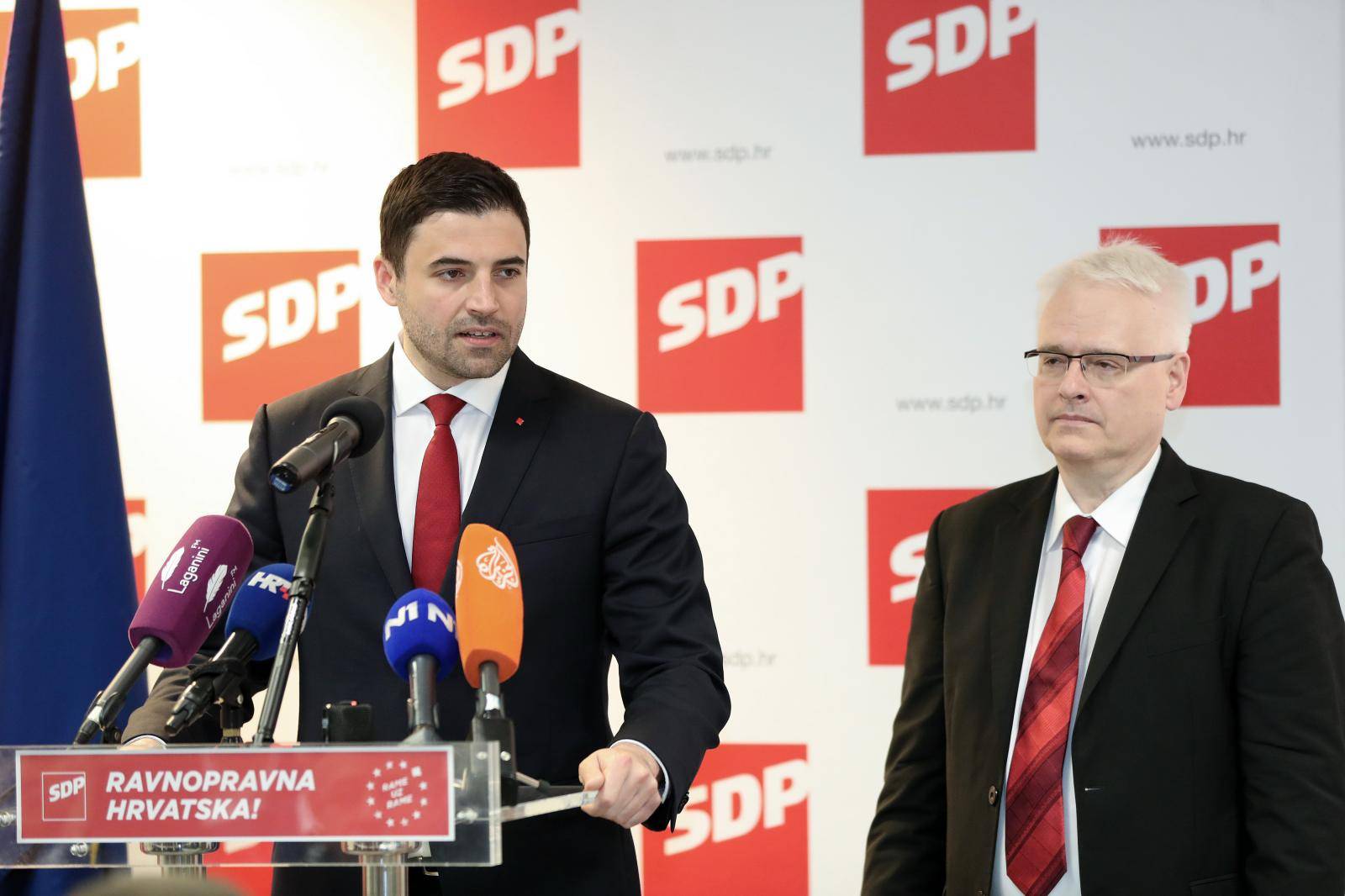 Potpisan sporazum o udruÅ¾ivanju i prikljuÄenju stranke Naprijed Hrvatska SDP-u