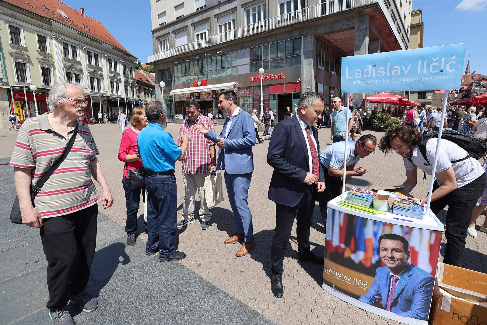 Zagreb: Nositelj liste za Europski parlament Ladislav Ilčić na Trgu bana Jelačića