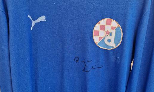 FOTO Dinamo vratio potpisani dres Velimira Zajeca iz 1982.!