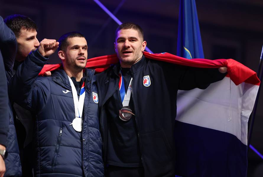 Zagreb: Marko Perković Thompson nastupio na svečanom dočeku hrvatske rukometne reprezentacije