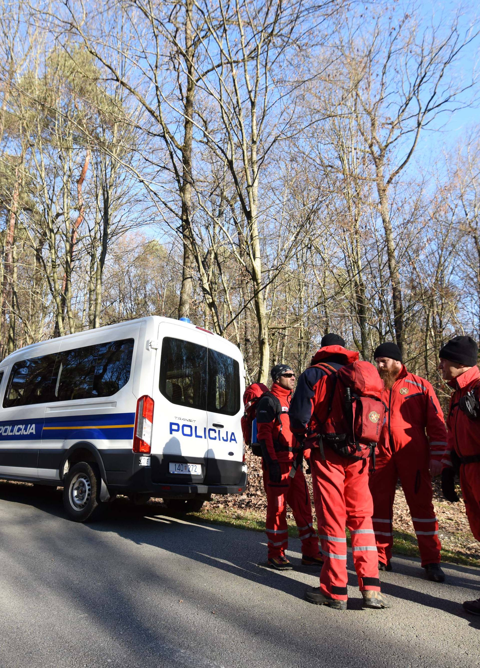 Obustavili potragu: U šumi su pronašli mrtvog učenika (15)