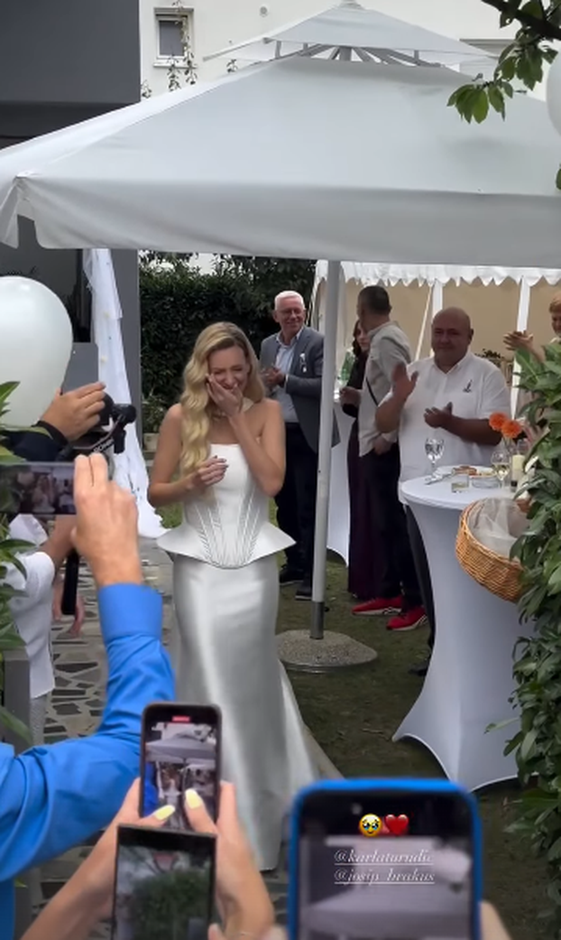 Kakav spektakl! Zvijezda serije 'San snova' i supruga 'zapalili' binu, a Hajduk bio šlag na torti