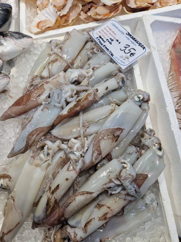 FOTO 'Pa to nije normalno, kila rajčica sedam eura! Nemam ja toliko, kupila sam tri komada'