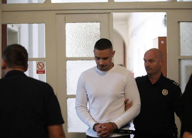 Rijeka: Fran Brneli&cacute; u pratnji pravosudnih policajaca dolazi na &Zcaron;upanijski sud