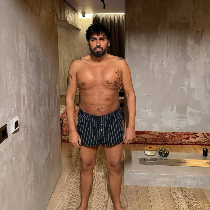 Azis pokazao natečena prsa nakon ugradnje silikona: Prije 3 godine snimio je duet sa Sevom