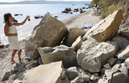 Split: Stijena od 10 tona pala na nudističku plažu 