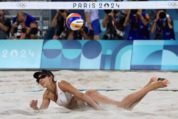 Beach Volleyball - Women's Gold Medal Match - Brazil vs Canada (Ana Patricia/Duda vs Melissa/Brandie)