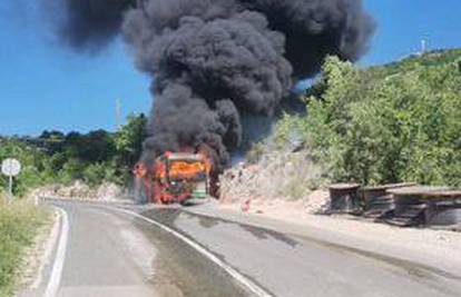 Zapalio se autobus na relaciji Imotski-Zagvozd: 'U njemu je bilo 52 djece, išli na ekskurziju'