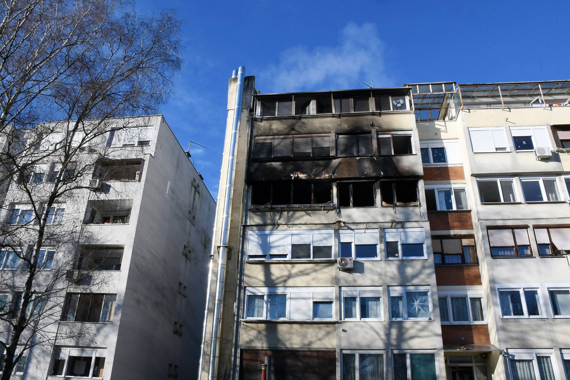 Sisak: Jutro nakon velikog požara koji je izbio u stambenoj zgradi