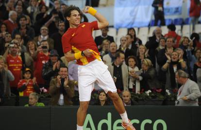 Davis Cup: Nadal je "isprašio" Monaca na crvenoj prašini
