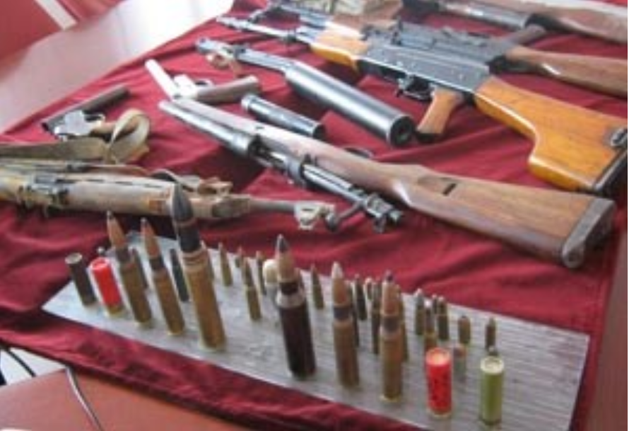 Mladić iz Borova Naselja imao hrpetinu oružja: Bombe, oružje, čak i dio policijske opreme